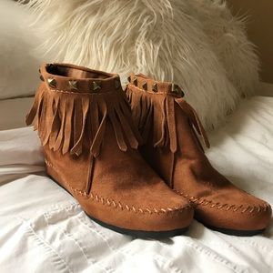 NWOT Moccasin Faux Suede Wedge Booties 8.5